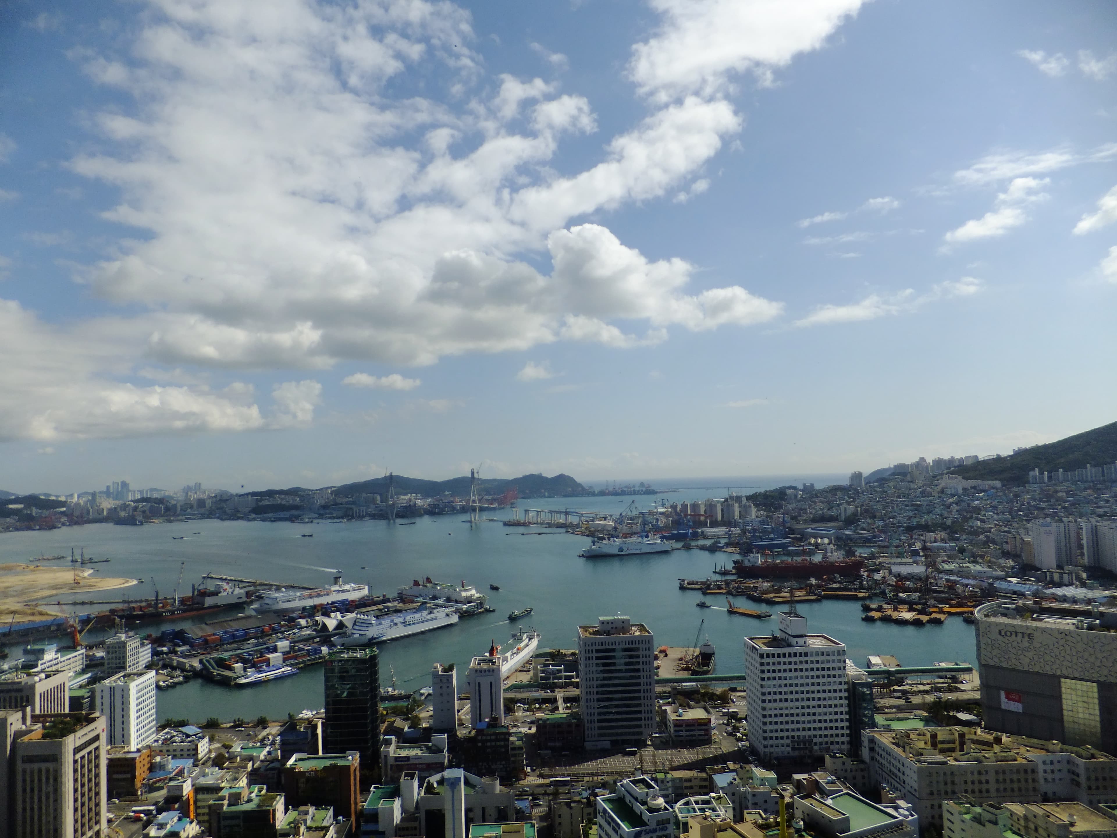 부산항 항공 조감도 (CC BY-SA / Wikimedia Commons)