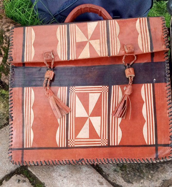 Leather bag (CC BY-SA 4.0)