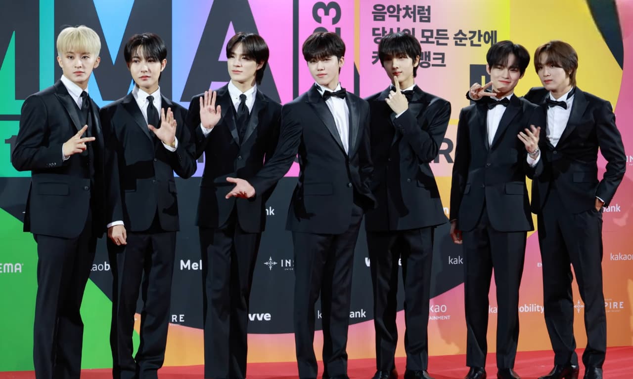 2023 멜론 뮤직 어워드에서 공연 중인 NCT DREAM