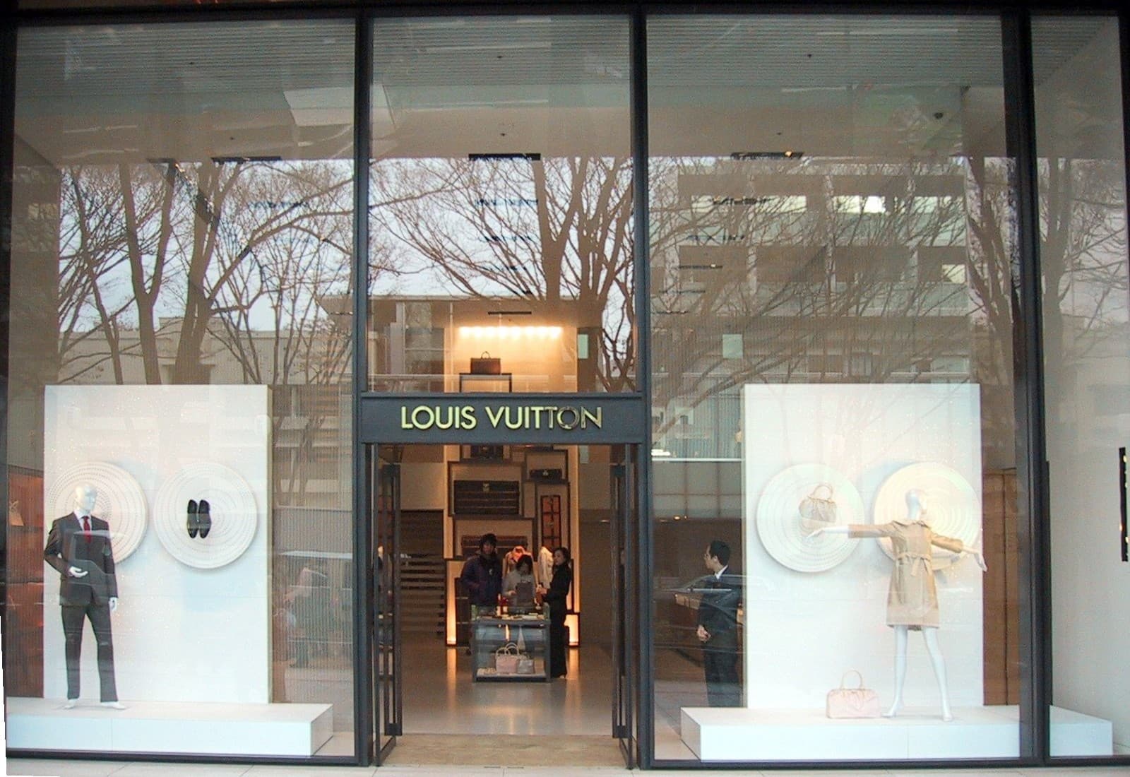 루이비통 오모테산도 매장 외관