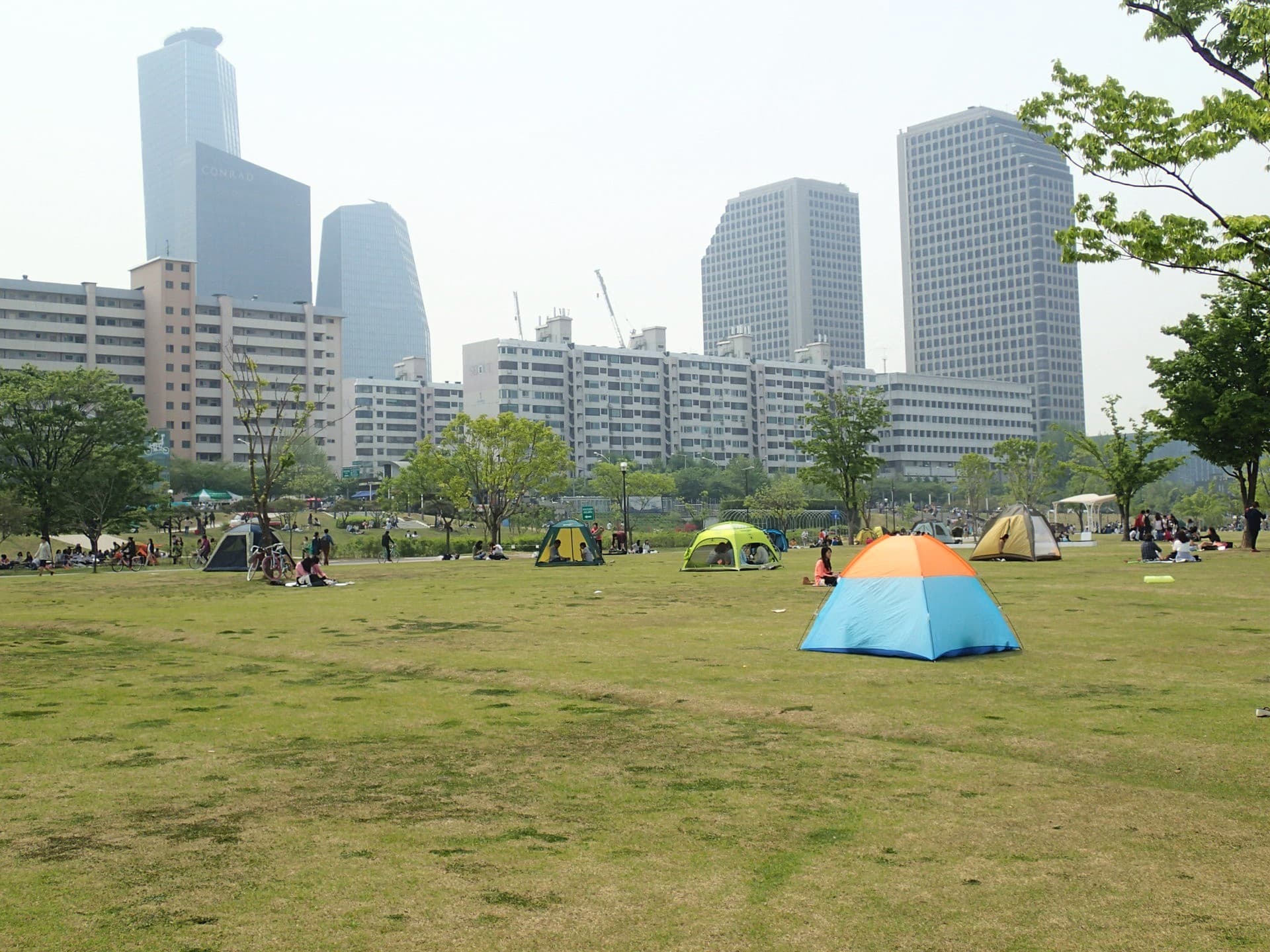 서울 여의도 한강변 스카이라인